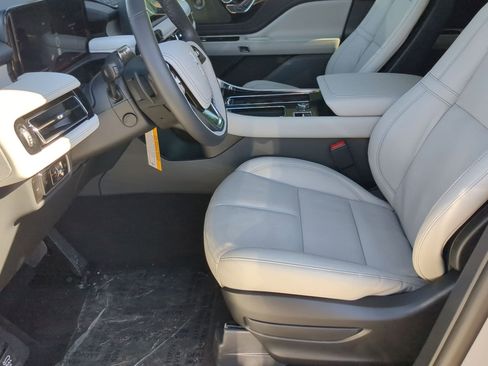 New 2026 Lincoln Aviator Reserve w/ Illumination Package RWD image 11