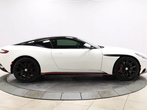 Used 2018 Aston Martin DB11 Coupe image 54