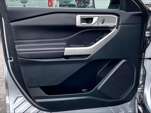 Used 2023 Ford Explorer Limited image 22