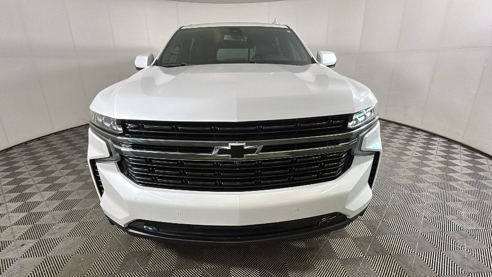 Used 2022 Chevrolet Suburban RST w/ Luxury Package AWD/4WD image 9