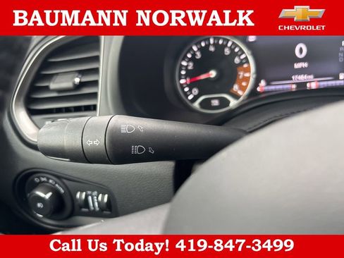 Used 2023 Jeep Renegade Limited w/ Sun/Sound Group AWD/4WD image 23