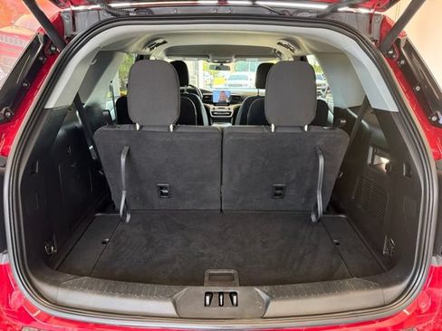 Used 2021 Ford Explorer XLT w/ Class III Trailer Tow Package AWD/4WD image 5