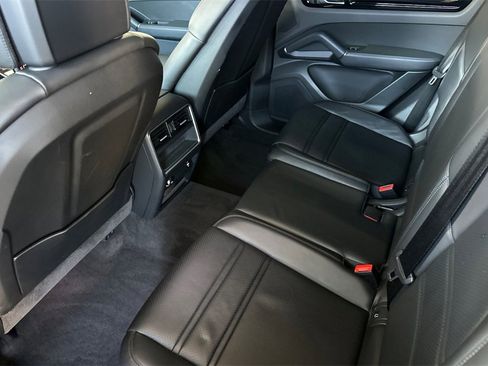 Used 2023 Porsche Cayenne image 14