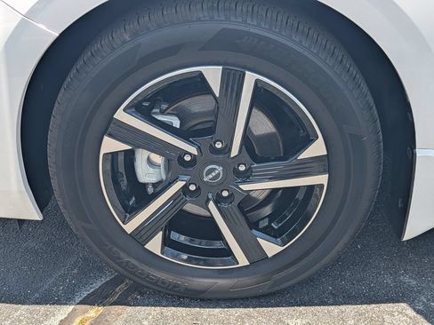 Certified 2025 Nissan Sentra SV w/ Trunk Package FWD image 11