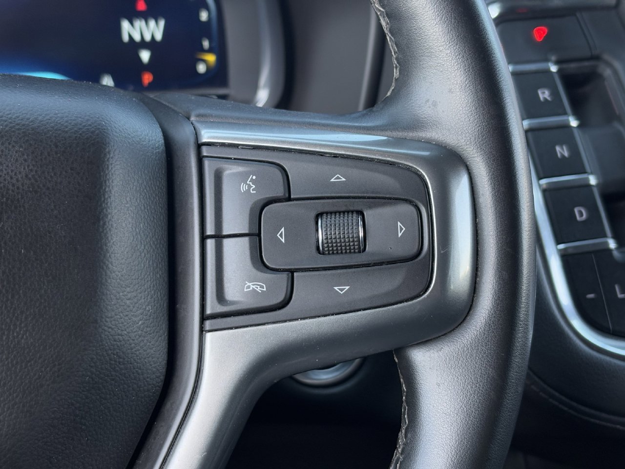 Used 2024 Chevrolet Tahoe LT RWD image 17