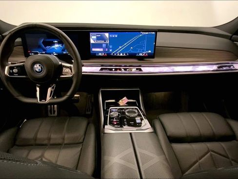 Certified 2023 BMW i7 xDrive60 w/ Executive Package 2 AWD/4WD image 16
