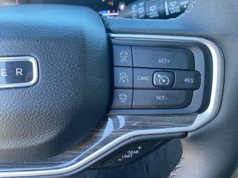 Used 2022 Jeep Wagoneer Series III w/ Flexible Seating Group image 20