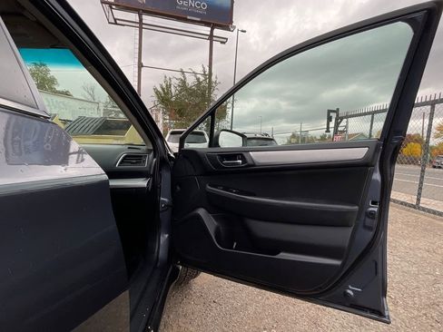 Used 2017 Subaru Outback 2.5i Premium image 11