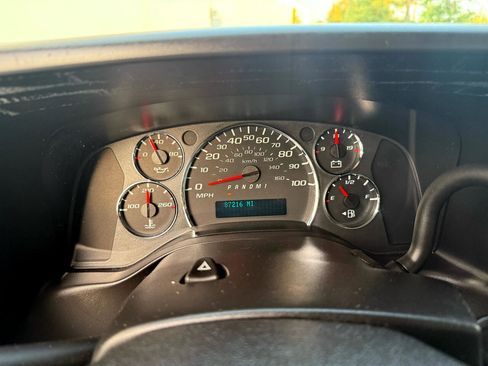 Used 2011 GMC Savana 3500 image 30