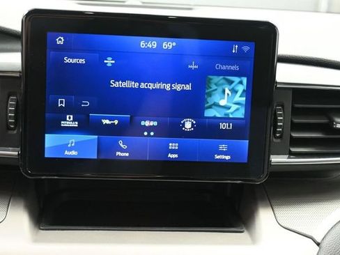 Used 2023 Ford Explorer XLT w/ Equipment Group 202A AWD/4WD image 17