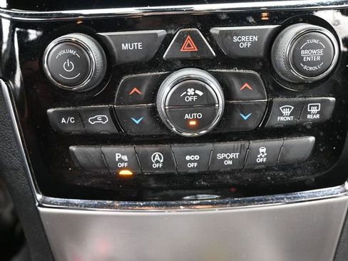 Used 2019 Jeep Grand Cherokee Limited image 27