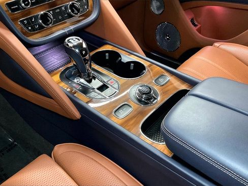 Used 2022 Bentley Bentayga image 12