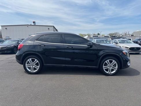 Used 2020 Mercedes-Benz GLA 250 4MATIC w/ Premium Package image 2