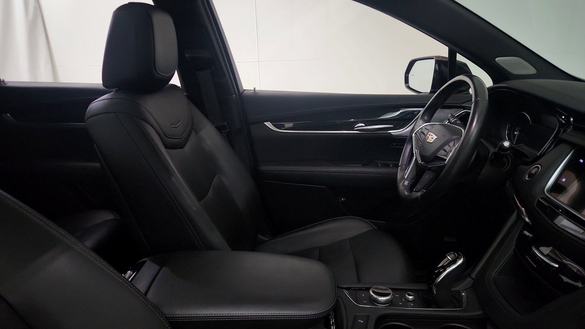 Used 2020 Cadillac XT5 Premium Luxury w/ LPO, Floor Liner Package FWD image 30