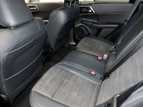 Used 2023 Mitsubishi Outlander Ralliart image 23