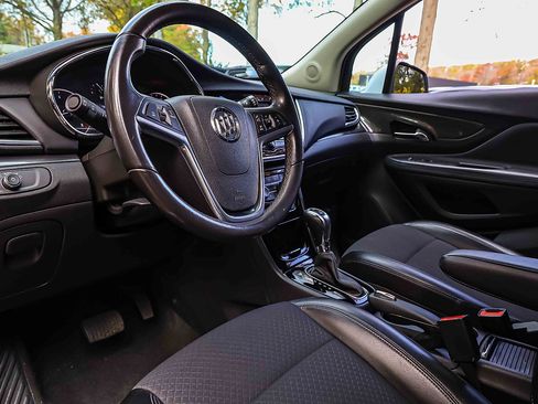 Used 2022 Buick Encore Preferred image 7