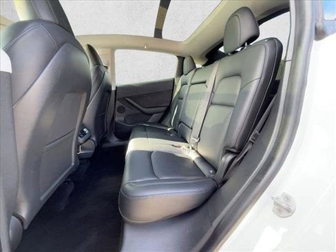 Used 2021 Tesla Model Y Long Range image 21