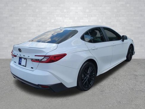 Used 2025 Toyota Camry SE FWD image 5