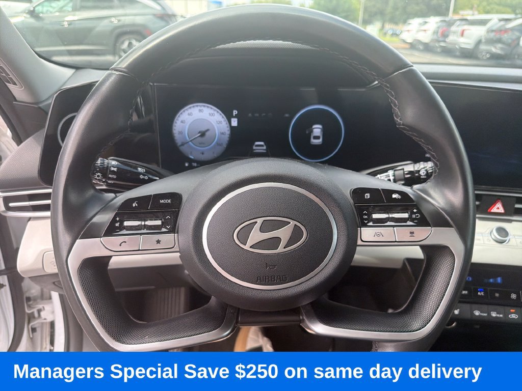 Used 2024 Hyundai Elantra Limited FWD image 15