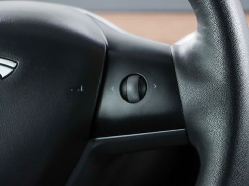 Used 2021 Tesla Model Y Long Range image 14