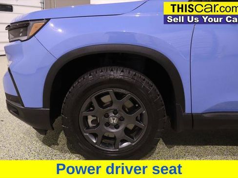 Used 2025 Honda Pilot TrailSport image 13