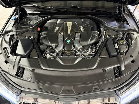Used 2018 BMW 750i xDrive AWD/4WD image 26