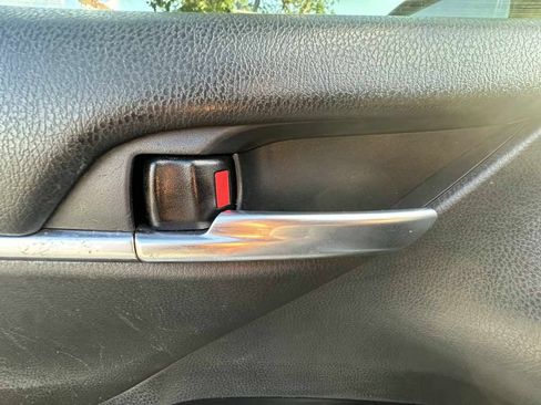 Used 2018 Toyota Camry SE FWD image 24