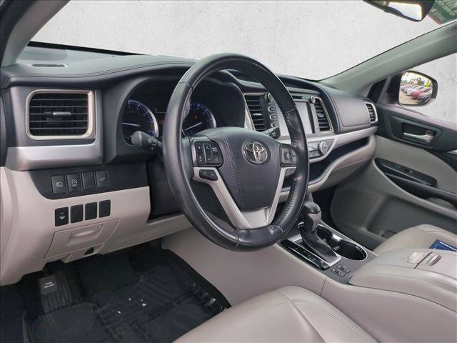 Certified 2019 Toyota Highlander XLE FWD image 10