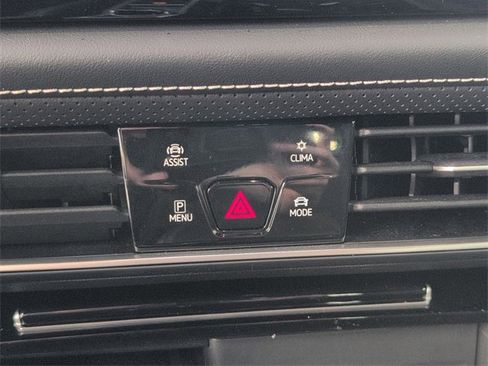 Used 2024 Volkswagen Atlas Cross Sport SE image 16