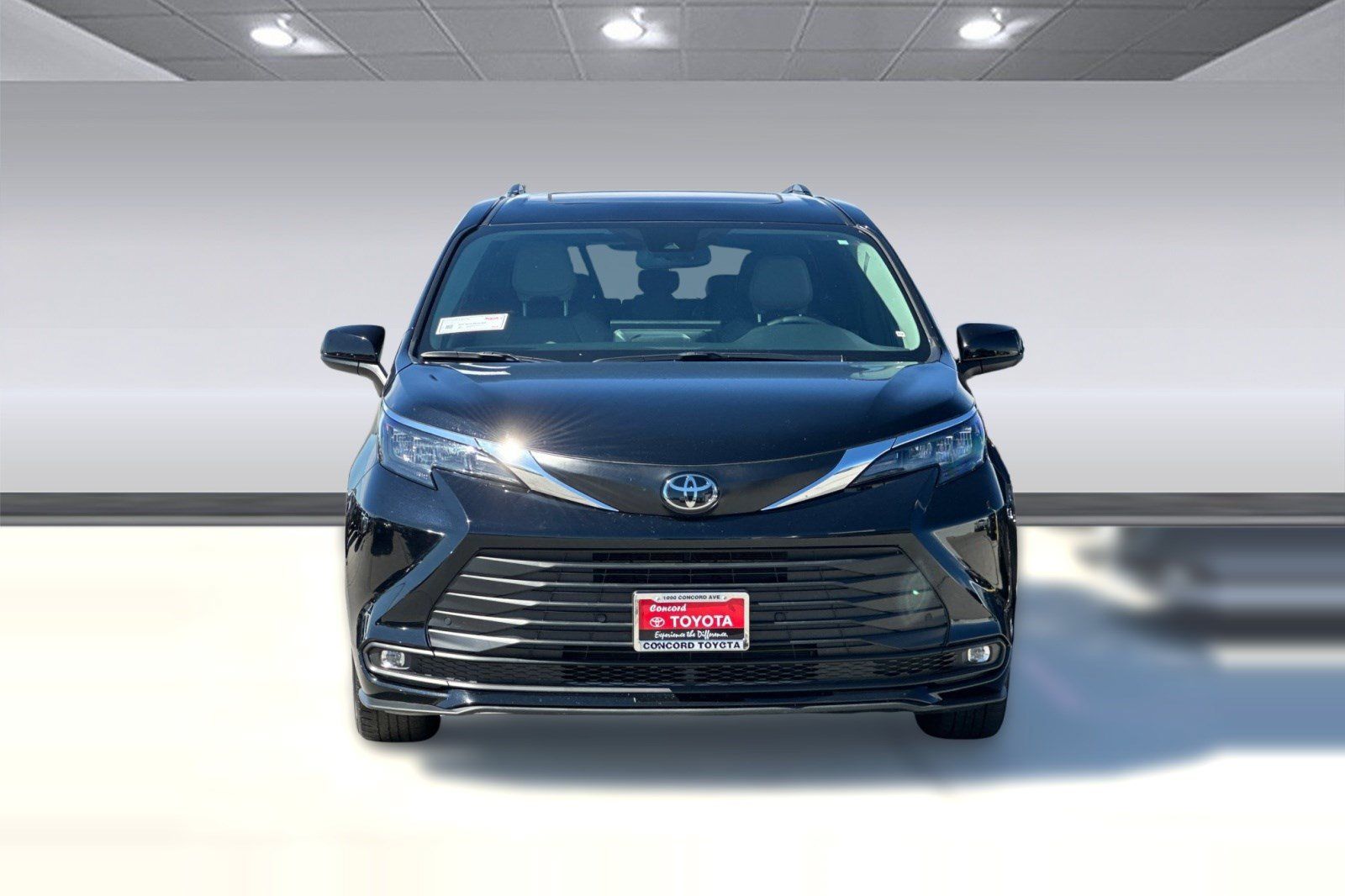 Used 2026 Toyota Sienna XLE FWD image 6