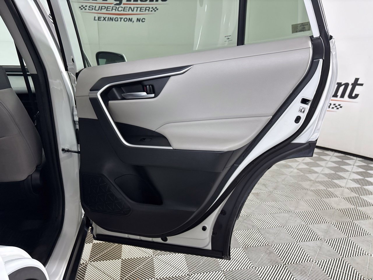 Used 2019 Toyota RAV4 XLE AWD/4WD image 27
