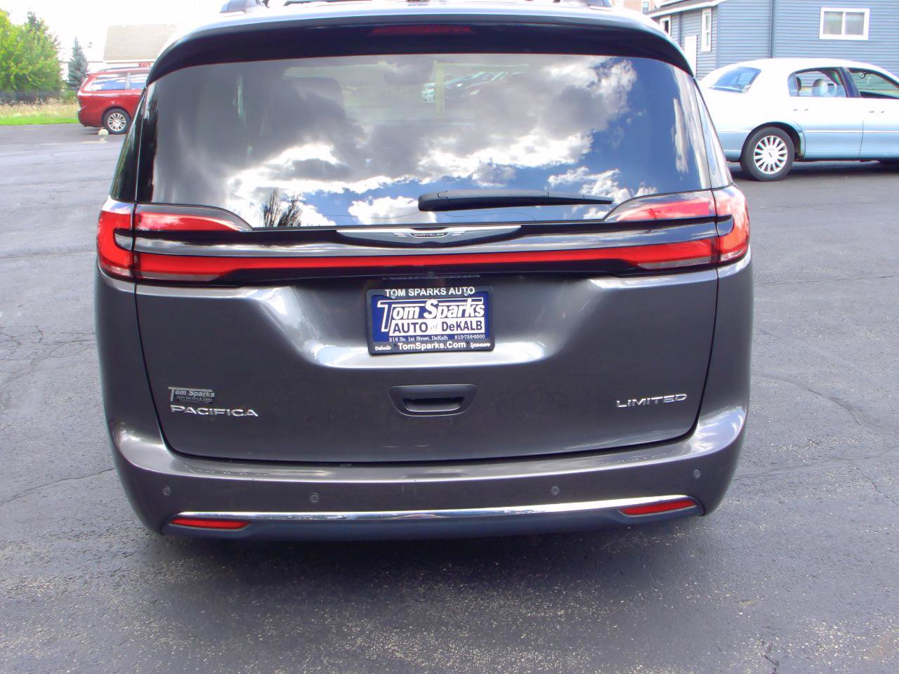 Used 2023 Chrysler Pacifica Limited FWD image 28