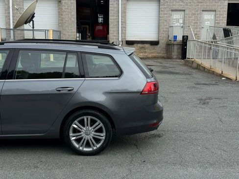 Used 2016 Volkswagen Golf Limited Edition image 19