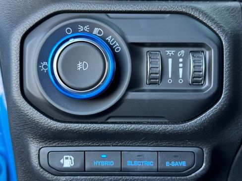 Used 2021 Jeep Wrangler Unlimited Sahara w/ Cold Weather Group image 13