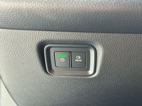 Certified 2024 Porsche Cayenne AWD/4WD image 24