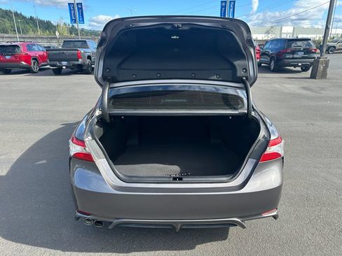 Used 2020 Toyota Camry SE w/ Carpet Mat Package FWD image 11