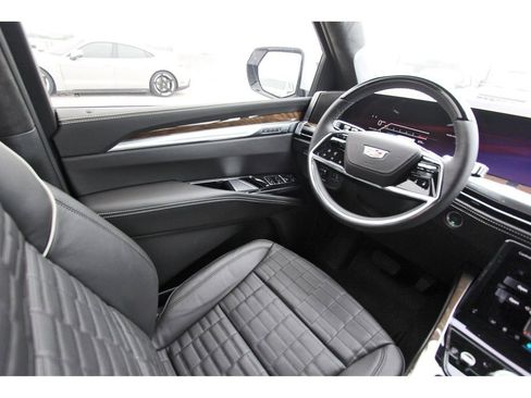 New 2026 Cadillac Escalade ESV Platinum Sport w/ LPO, ONYX Package AWD/4WD image 8