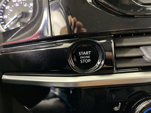 Used 2025 Nissan Pathfinder SV image 36