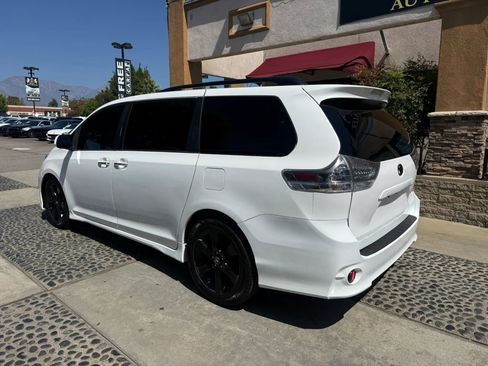 Used 2016 Toyota Sienna SE w/ SE Preferred Package FWD image 7