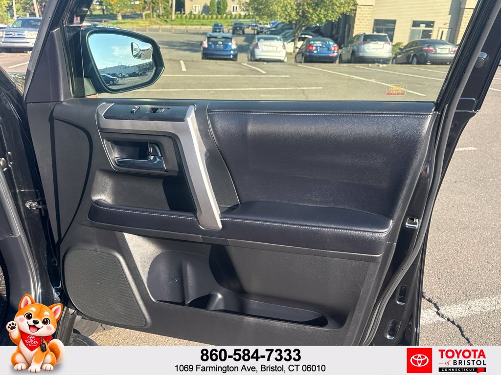 Used 2017 Toyota 4Runner SR5 AWD/4WD image 40