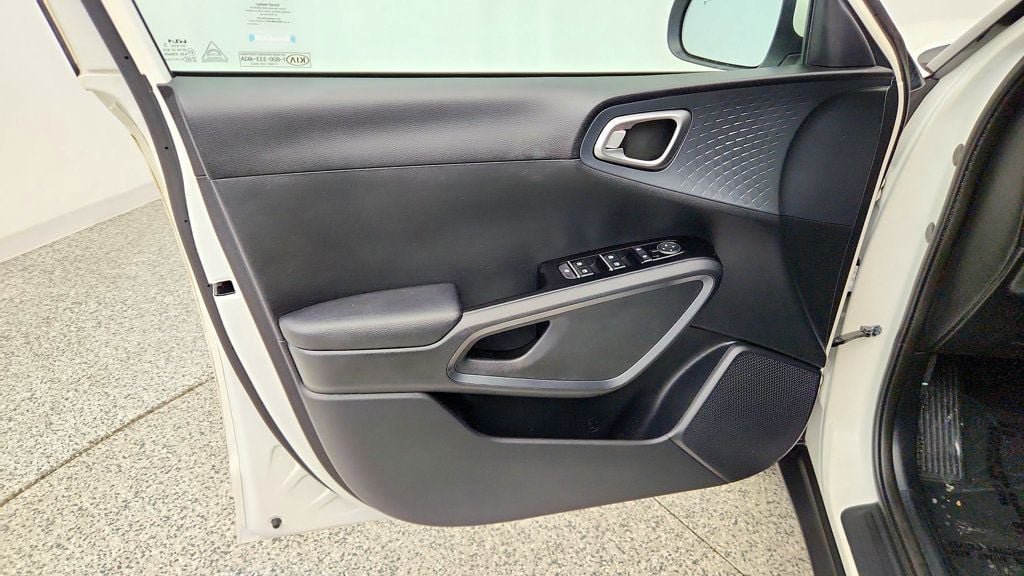 Used 2022 Kia Soul S FWD image 10