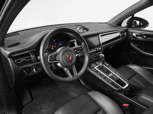 Certified 2021 Porsche Macan AWD/4WD image 4