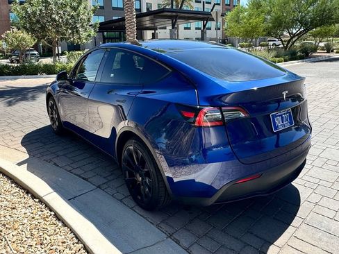 Used 2021 Tesla Model Y Long Range AWD/4WD image 4