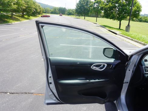 Used 2019 Nissan Sentra SV w/ Special Edition Package FWD image 13