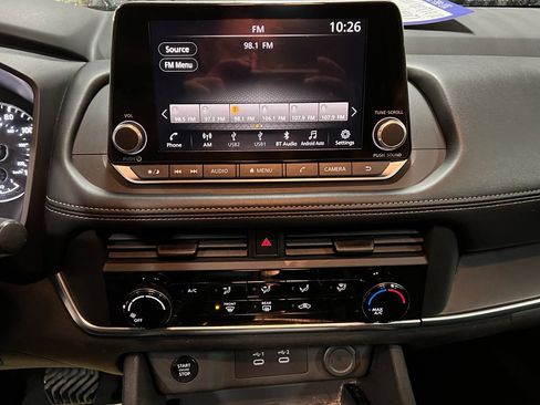 Used 2024 Nissan Rogue S image 23