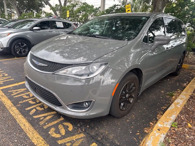 Used 2020 Chrysler Pacifica Touring w/ Advanced Safetytec Group FWD image 4