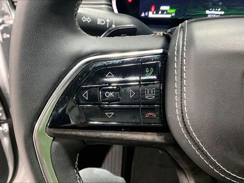 Used 2024 Jeep Grand Cherokee Overland w/ Luxury Tech Group IV image 24