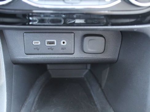 Used 2022 Buick Encore GX Select AWD/4WD image 31