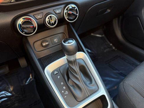 Used 2021 Hyundai Venue SE image 17