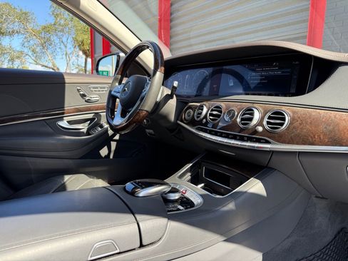 Used 2020 Mercedes-Benz S 560 4MATIC Sedan image 20